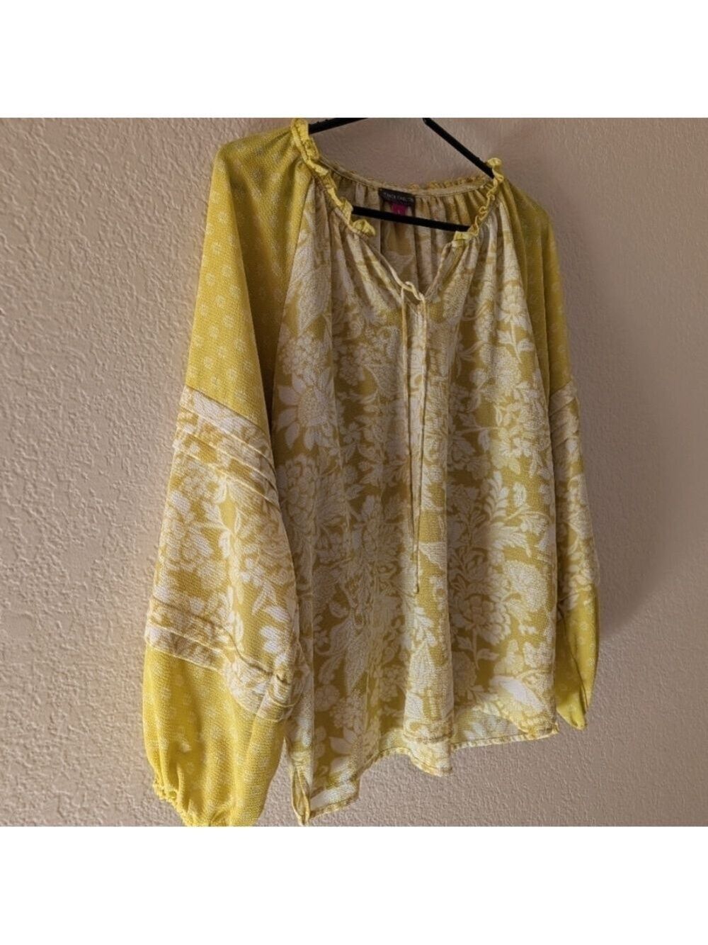 Vince Camuto Blouse, size Small , Balloon reglan long sleeves,lemon yellow color - Picture 3 of 6